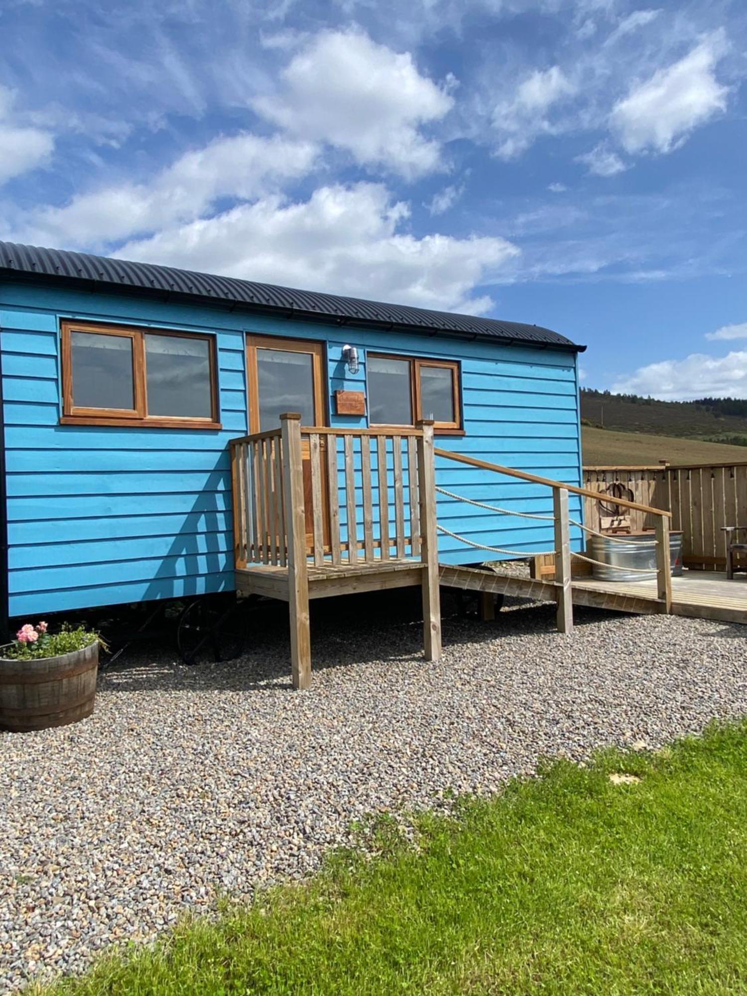 Ledmacoy Shepherds Huts *